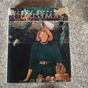 Martha Stewart Christmas Holiday Decor Book – Green and Brown Cover
